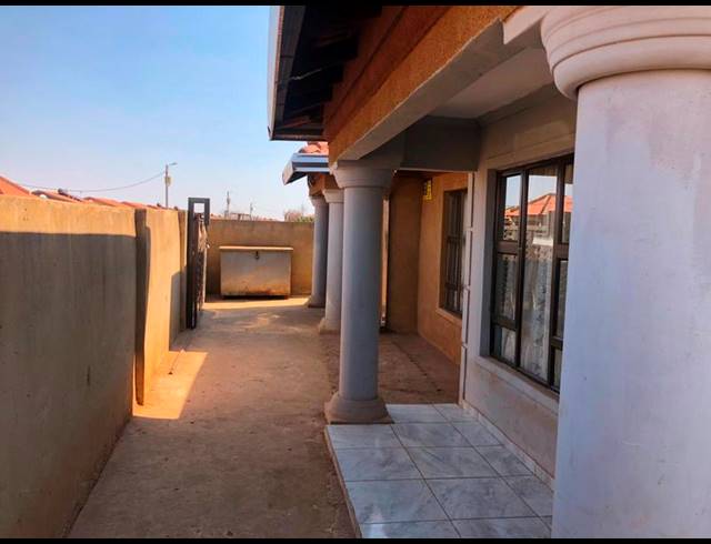 3 BEDROOM HOUSE FOR SALE IN VILLA LIZA
